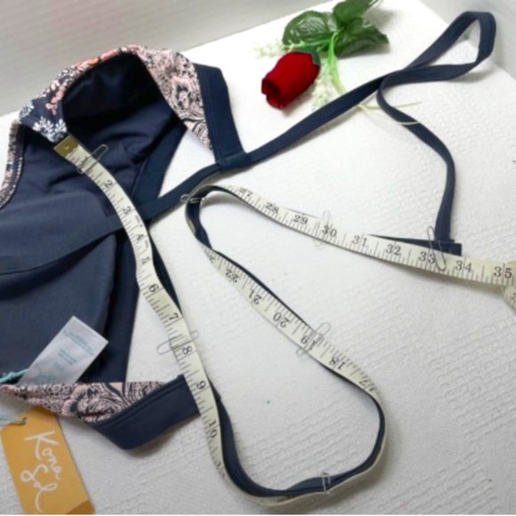 A set of a two different colors of bikinis - Picture 5 of 6